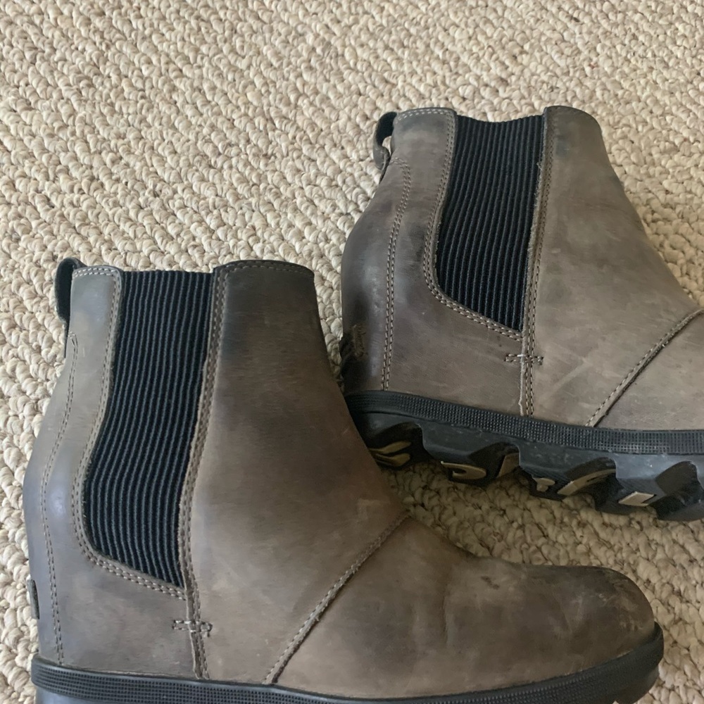 Sorel wedge boots sz 8